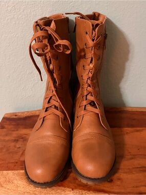 Women's Lace-Up Tan Combat Boot